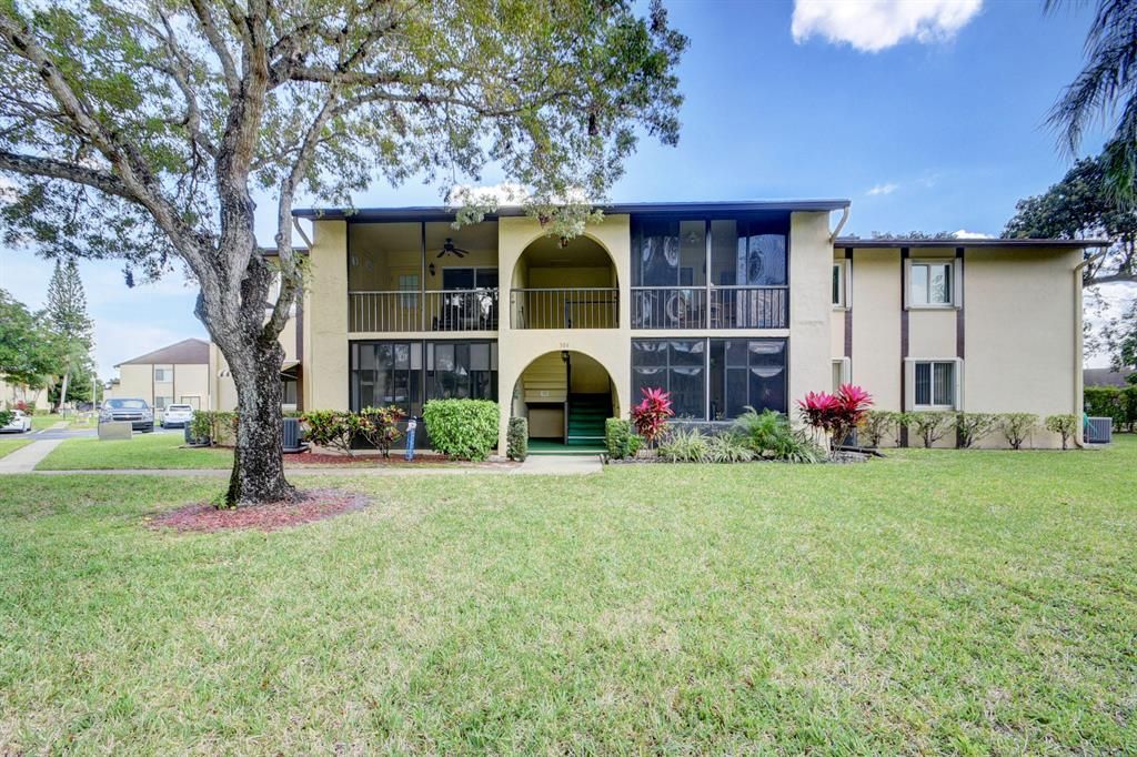 Photo of 304 Pine Ridge Circle #B-2, Greenacres, FL 33463 (MLS # R10867184)