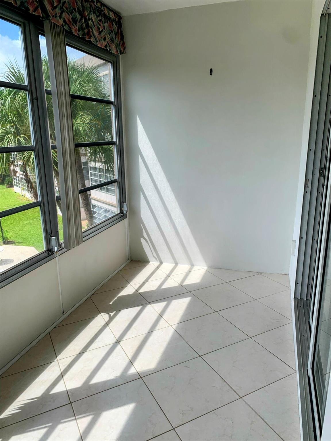 LAUDERDALE OAKS CONDO 4 - Residential