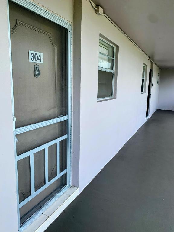 LAUDERDALE OAKS CONDO 4 - Residential