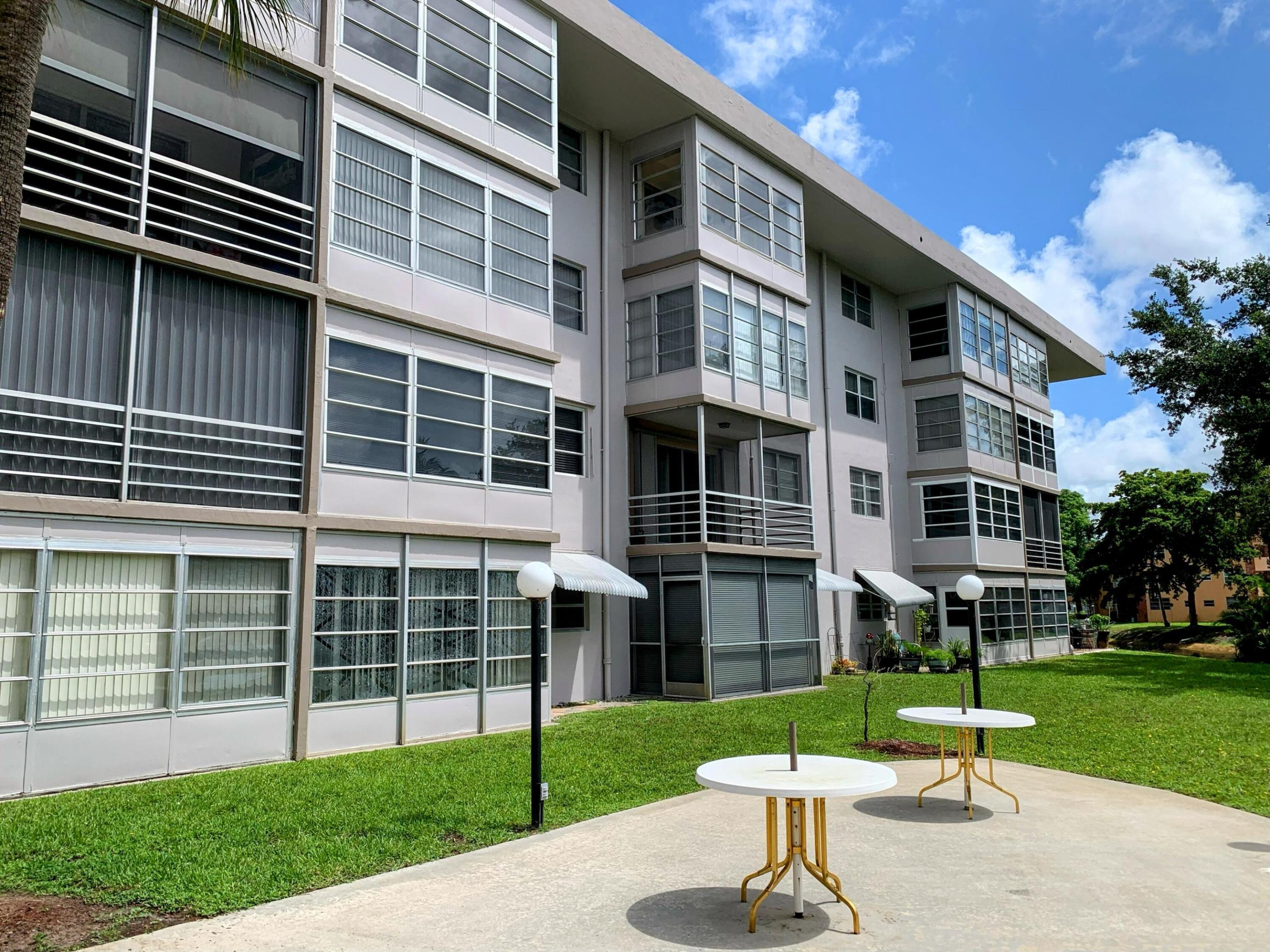 LAUDERDALE OAKS CONDO 4 - Residential