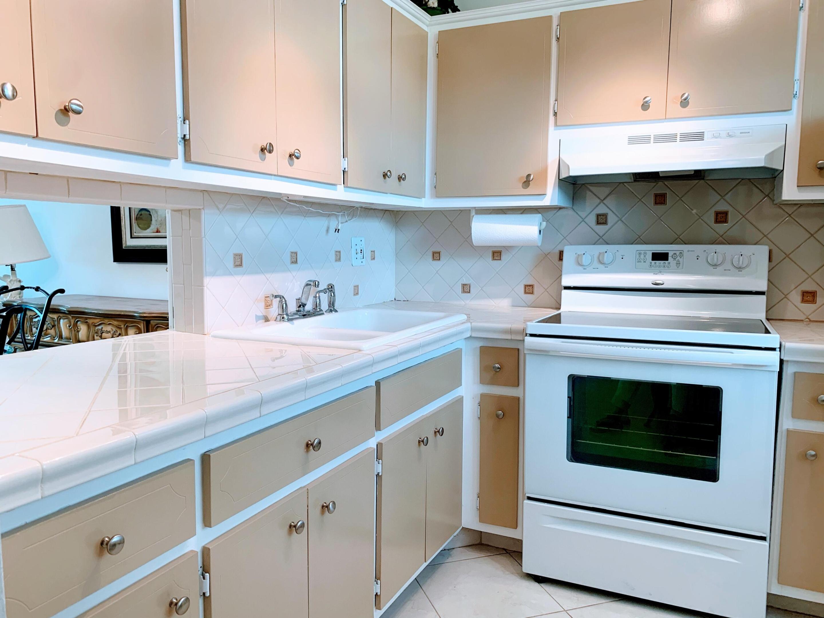 LAUDERDALE OAKS CONDO 4 - Residential