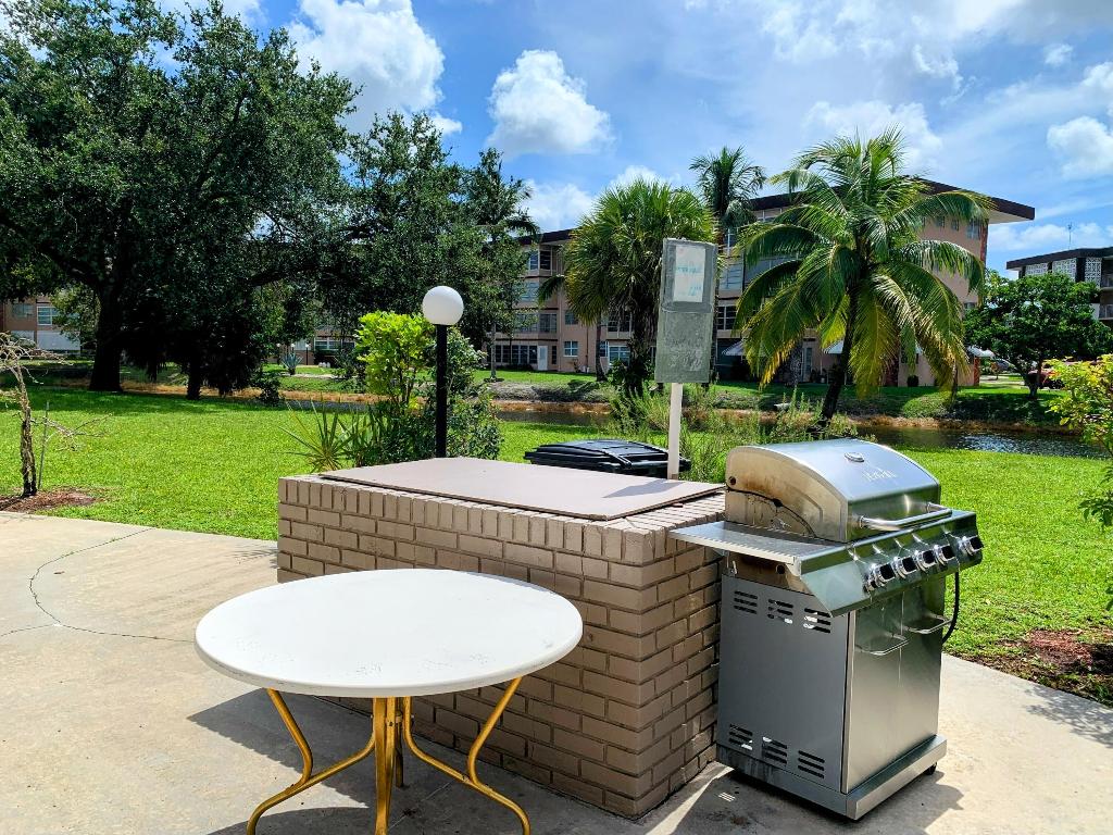 LAUDERDALE OAKS CONDO 4 - Residential