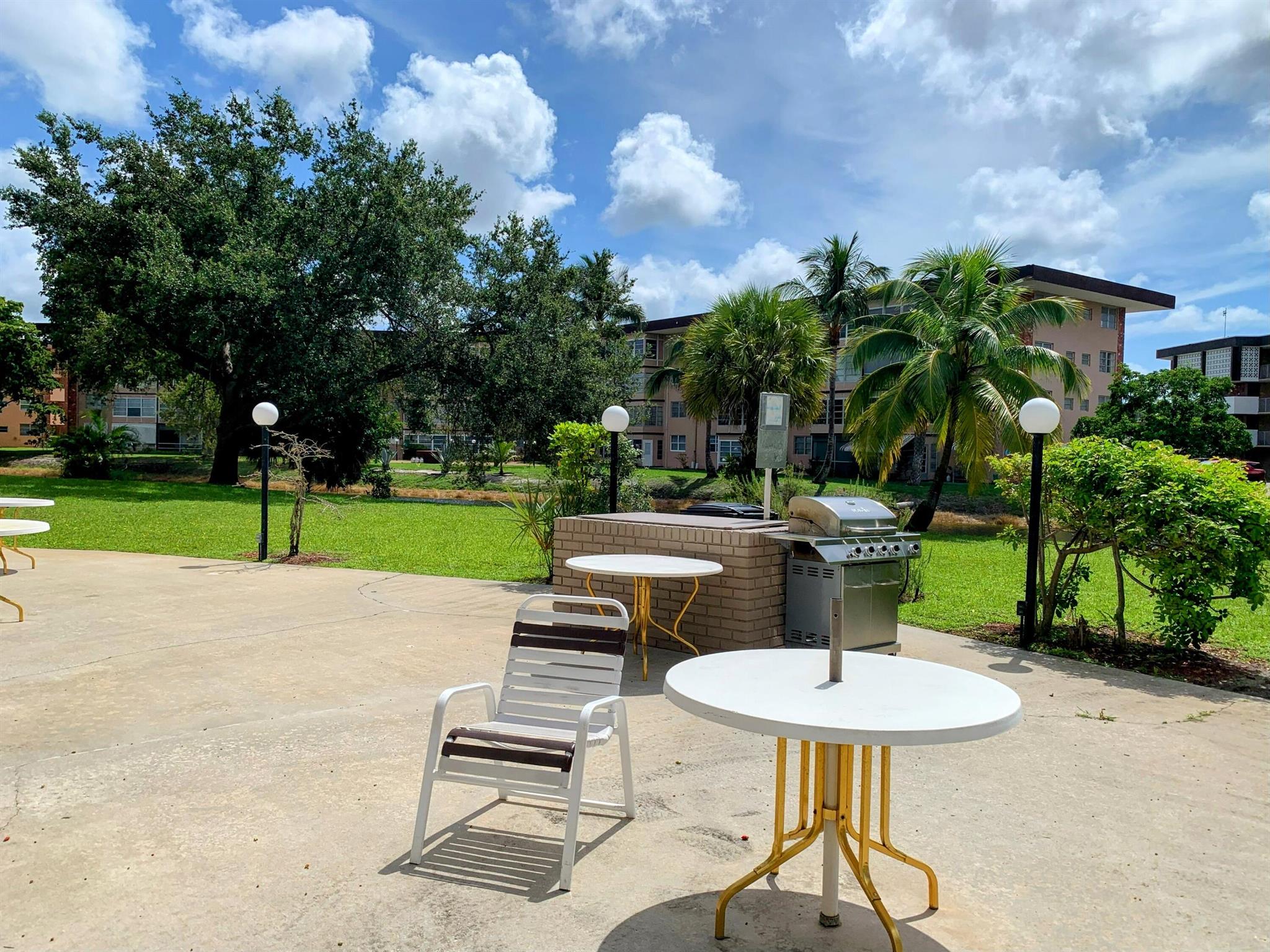 LAUDERDALE OAKS CONDO 4 - Residential