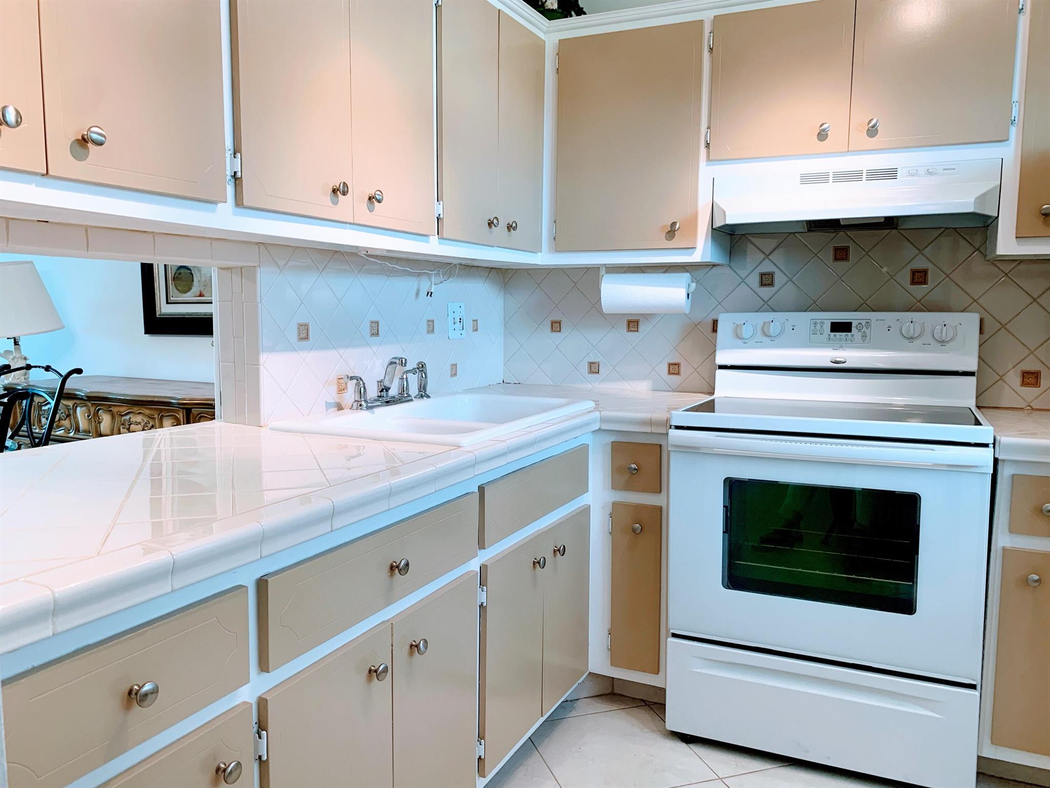 LAUDERDALE OAKS CONDO 4 - Residential