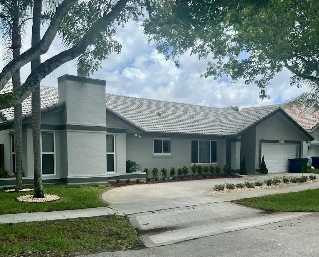 Photo of 11595 S Quayside Drive, Cooper City, FL 33026 (MLS # B26032574)