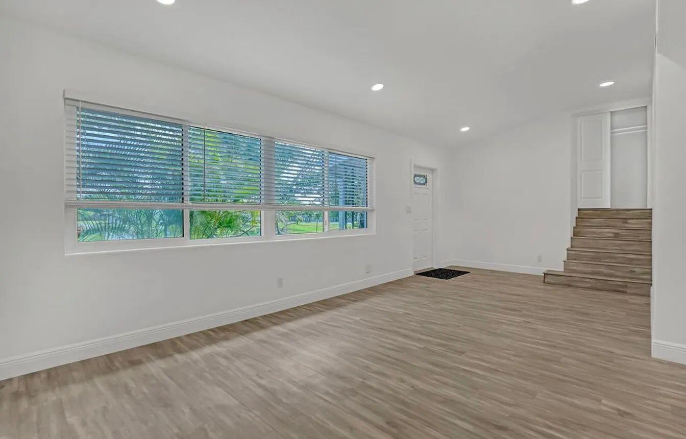 LAKE OSBORNE ESTATES 4 - Residential Lease