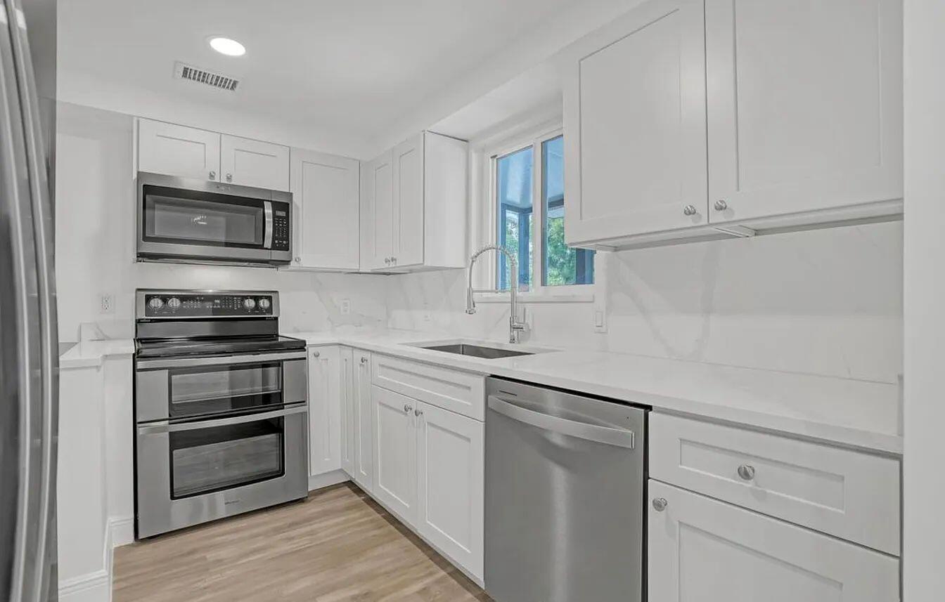 LAKE OSBORNE ESTATES 4 - Residential Lease