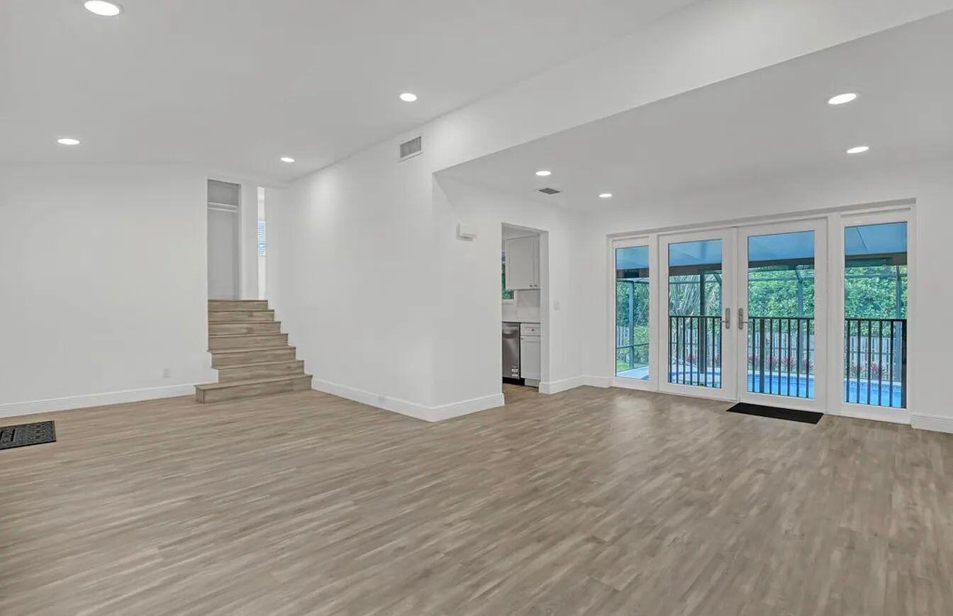 LAKE OSBORNE ESTATES 4 - Residential Lease