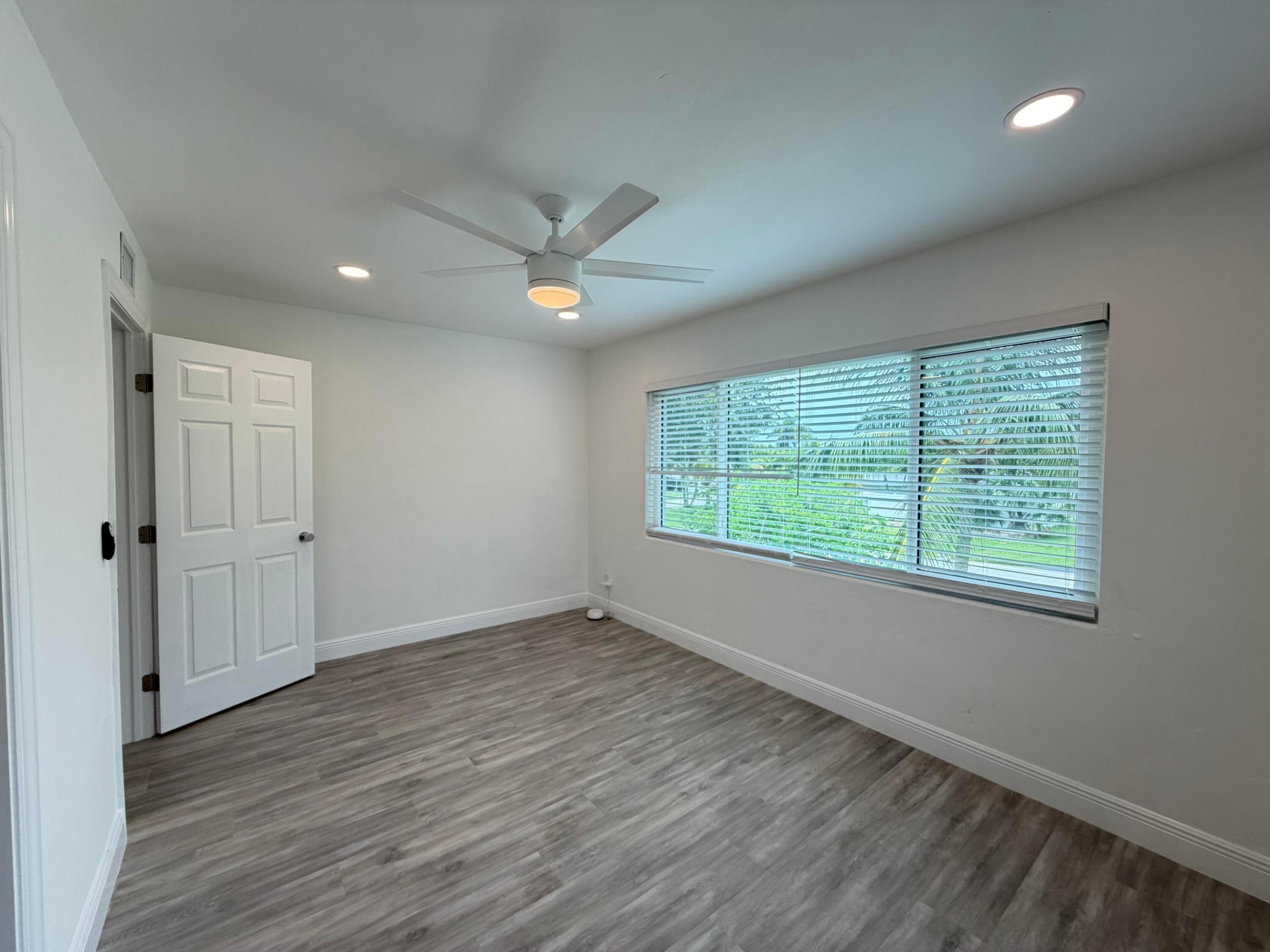 LAKE OSBORNE ESTATES 4 - Residential Lease