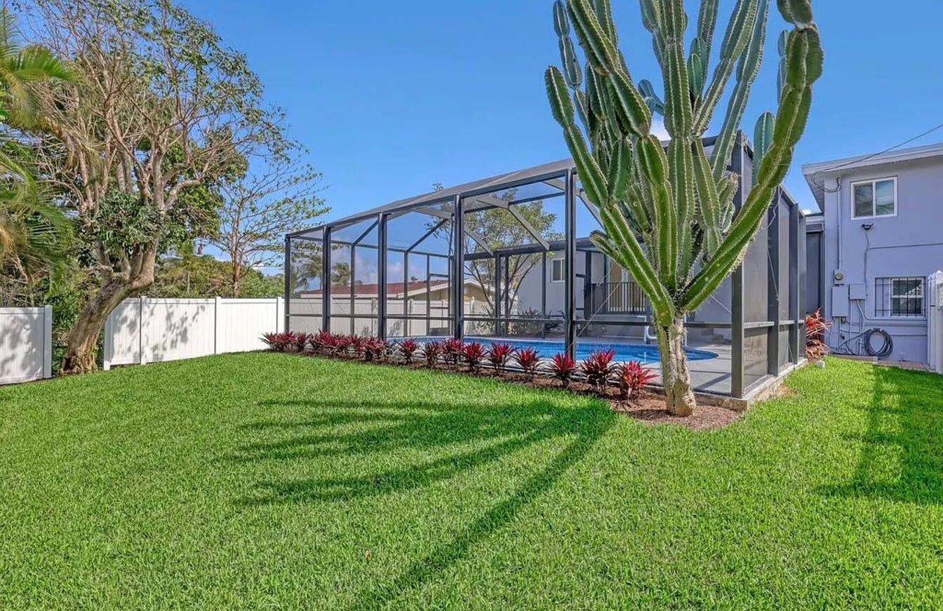 LAKE OSBORNE ESTATES 4 - Residential Lease