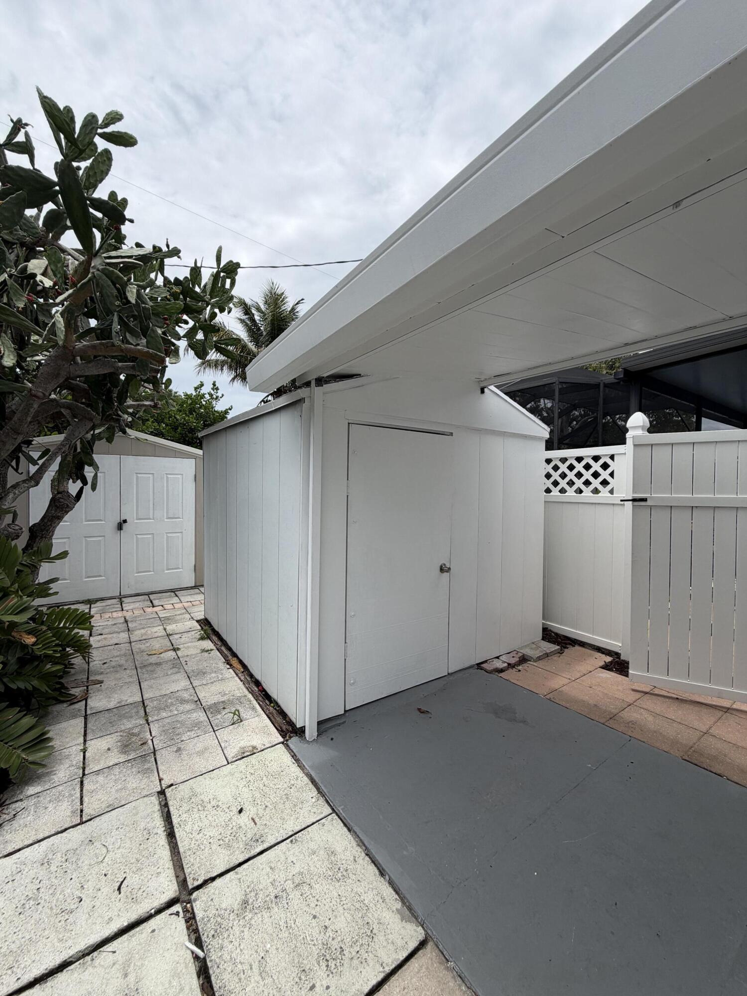LAKE OSBORNE ESTATES 4 - Residential Lease