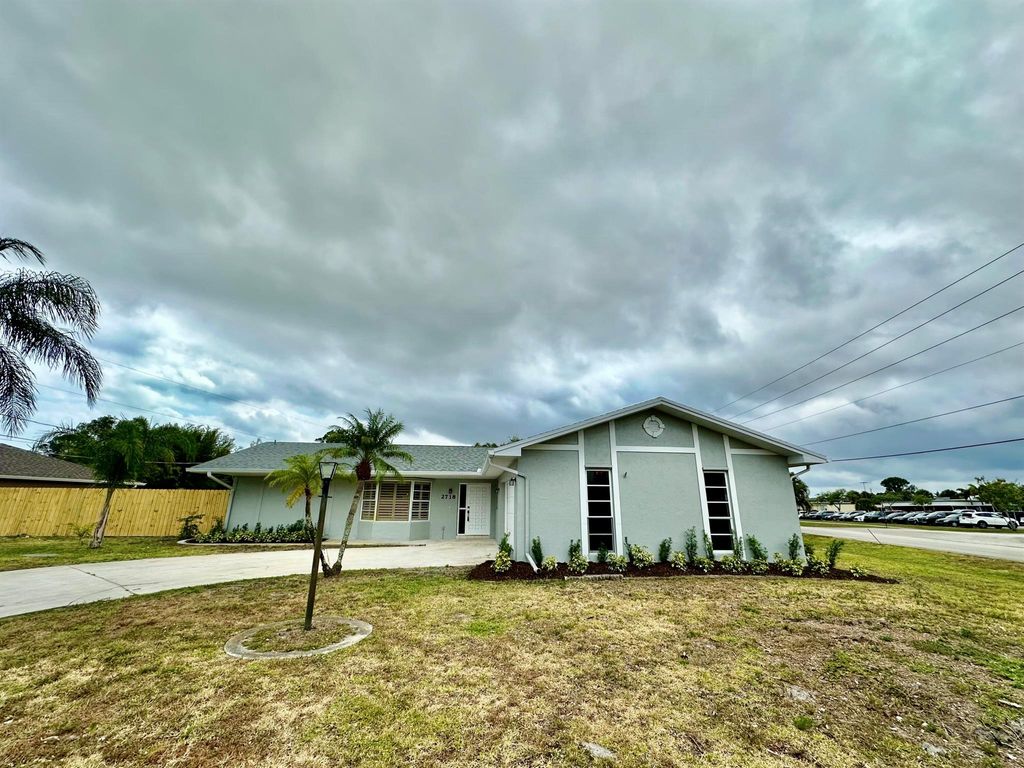 Photo of 2718 SE Mariposa Avenue, Port Saint Lucie, FL 34952 (MLS # R10980868)