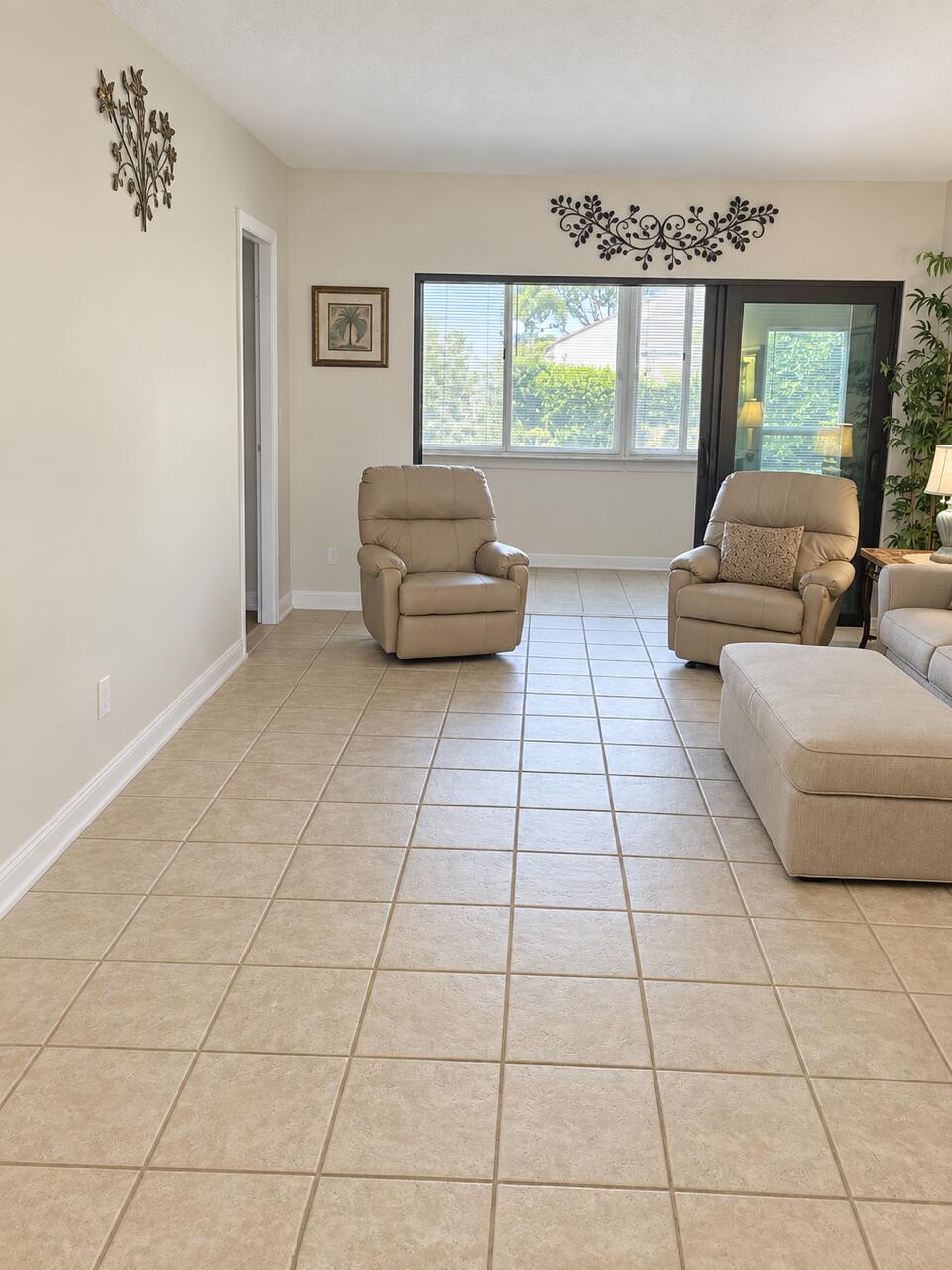 Properties 3154 Via Poinciana 115