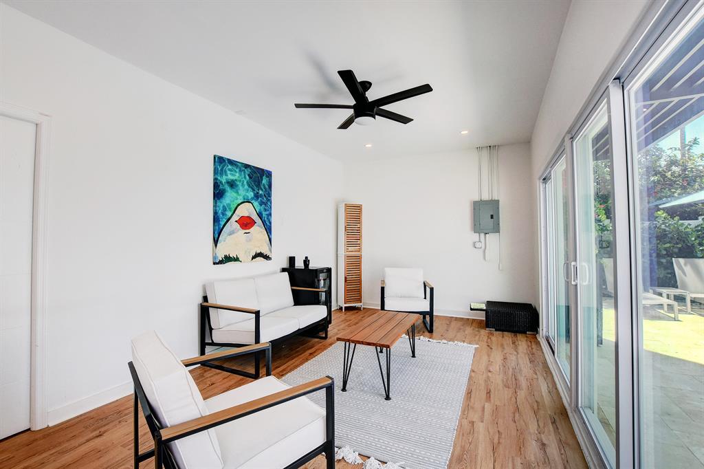 EDGEWATER - Residential