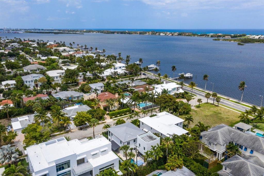 EDGEWATER - Residential