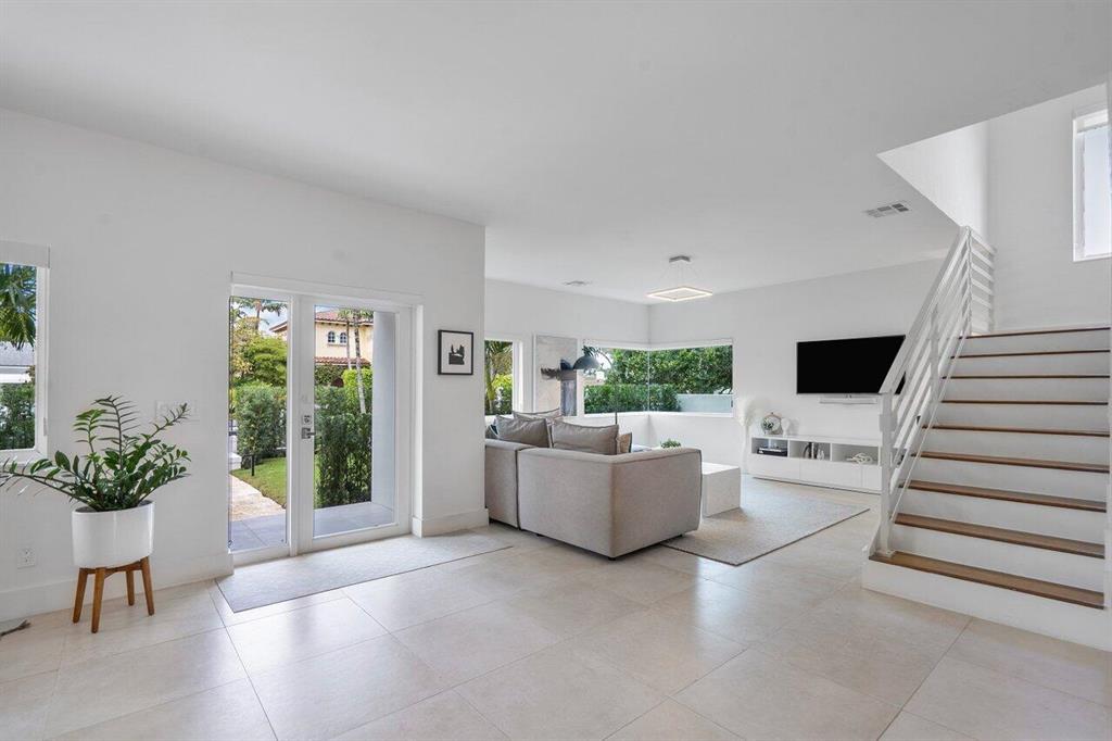 EDGEWATER - Residential