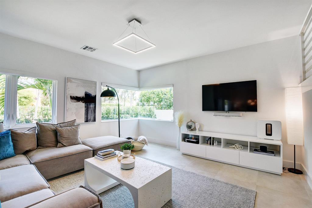 EDGEWATER - Residential