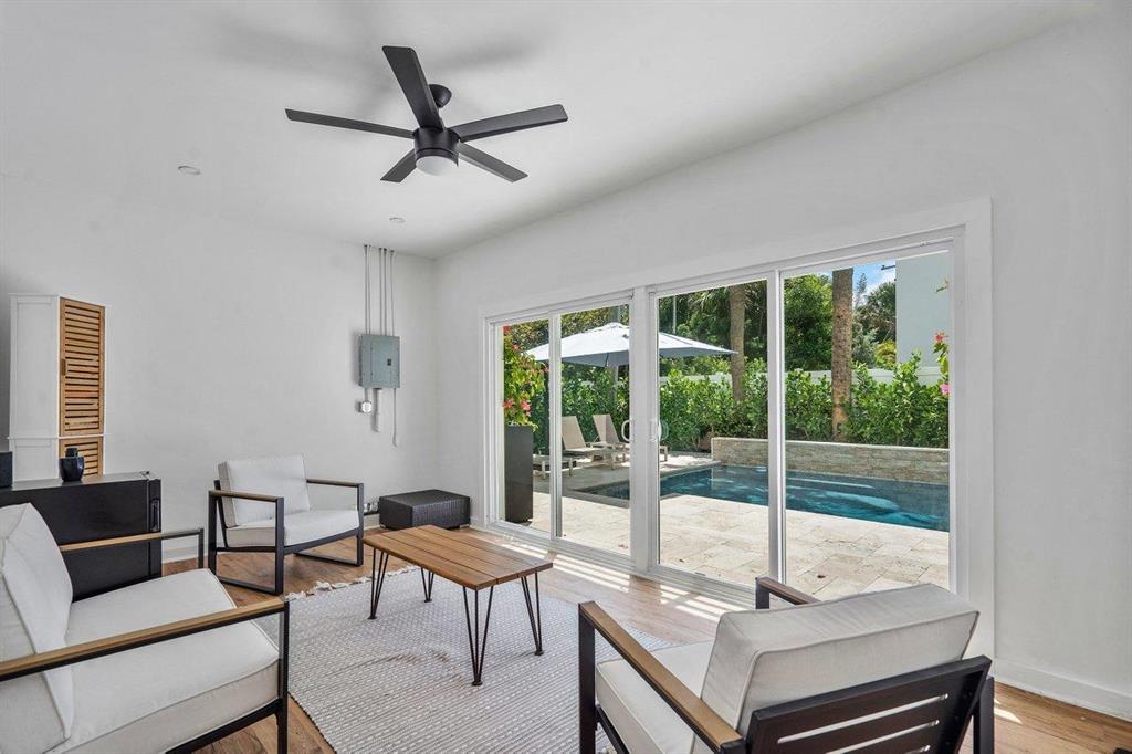 EDGEWATER - Residential