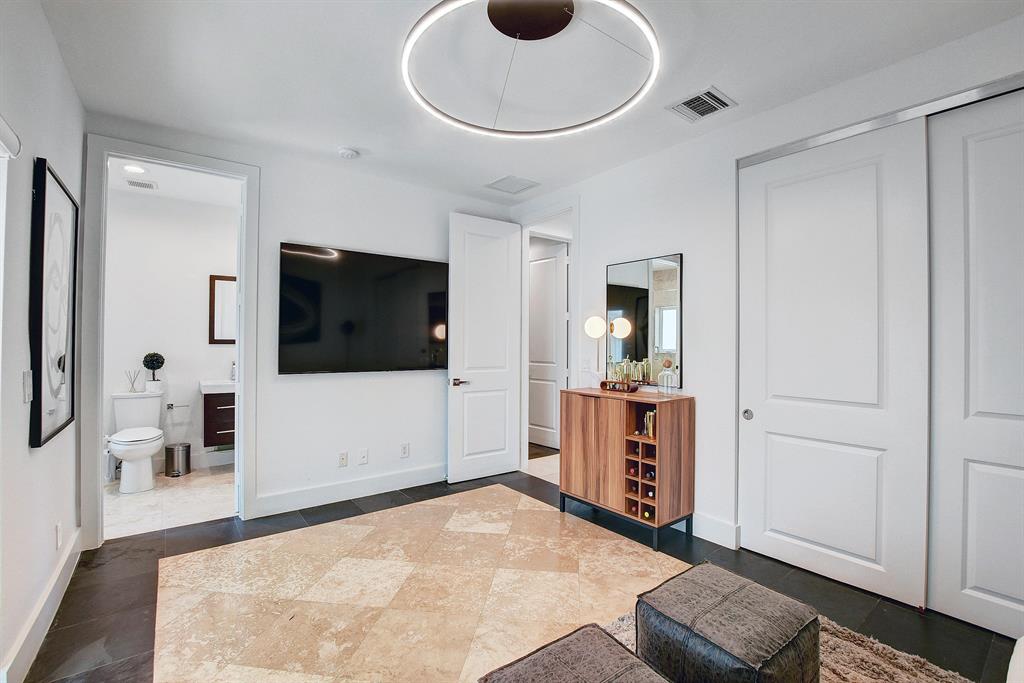 EDGEWATER - Residential