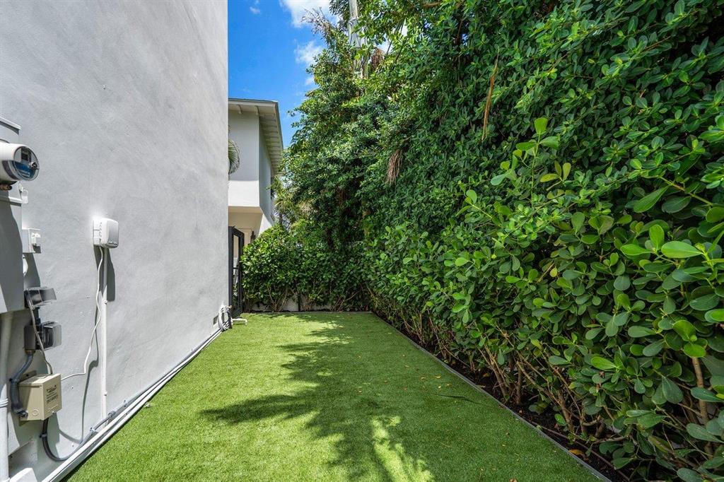 EDGEWATER - Residential