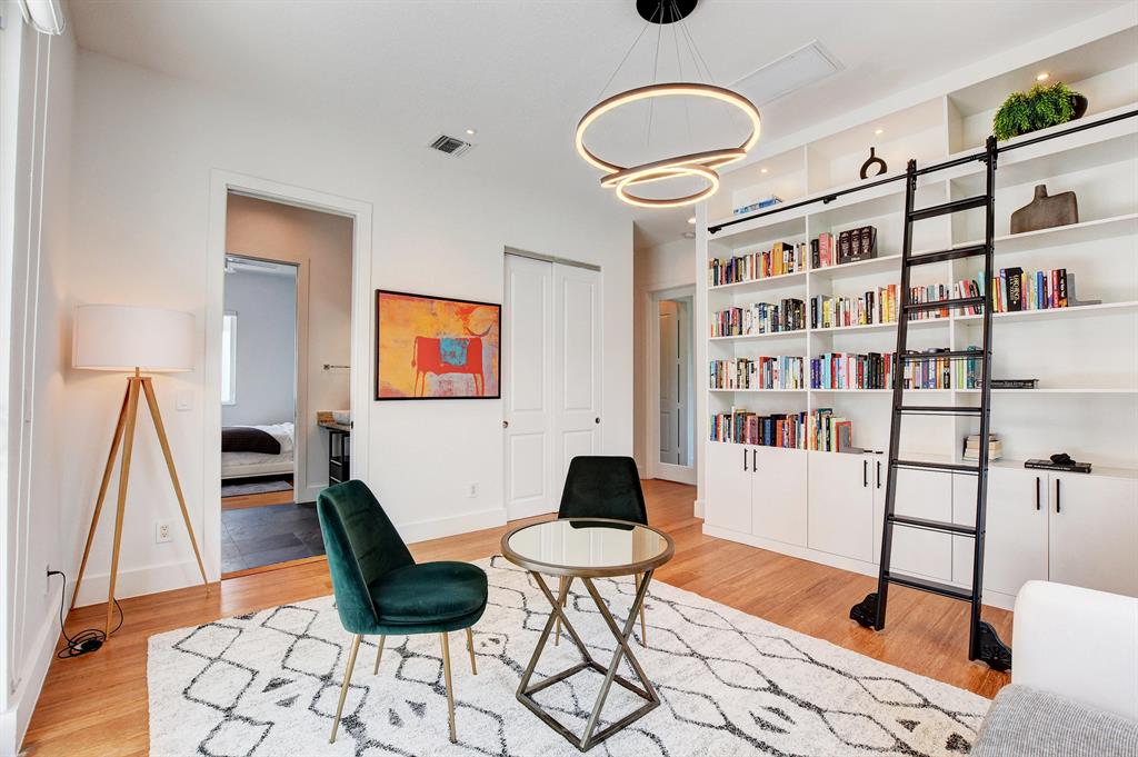 EDGEWATER - Residential