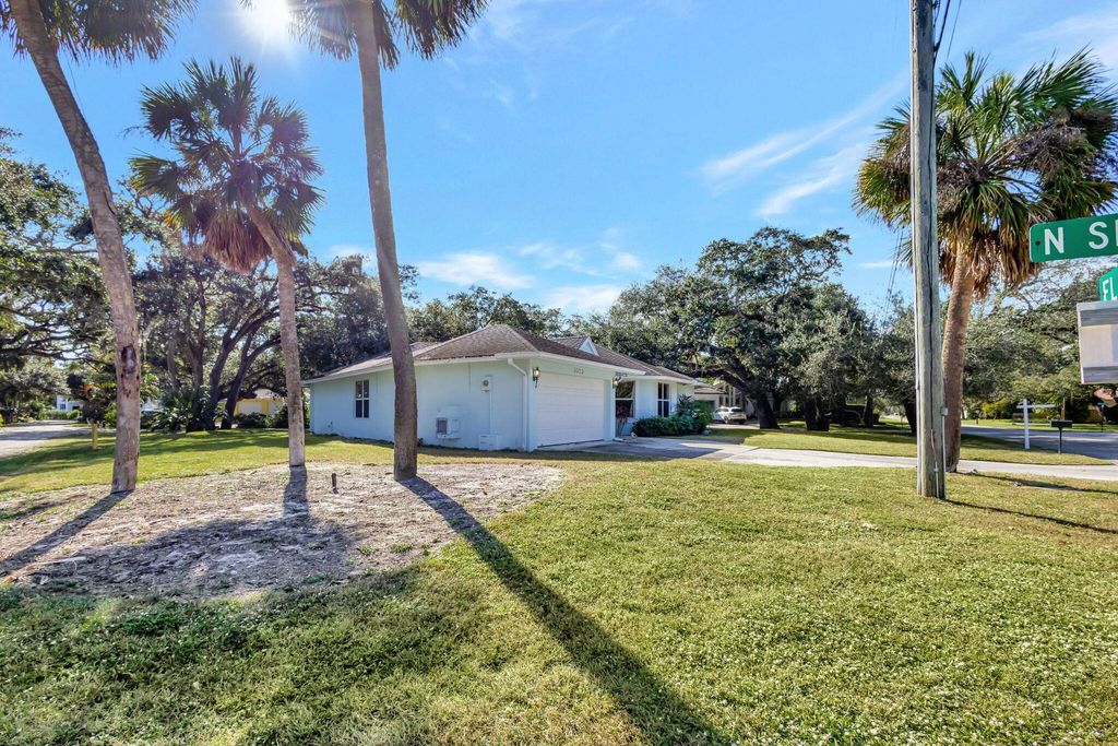 Photo of 2292 Flamingo Road, Palm Beach Gardens, FL 33410 (MLS # R11040904)