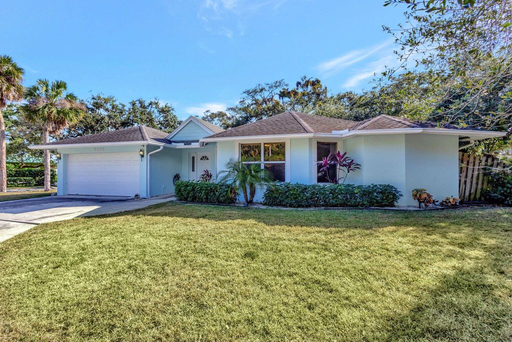 Photo of 2292 Flamingo Road, Palm Beach Gardens, FL 33410 (MLS # R11040904)