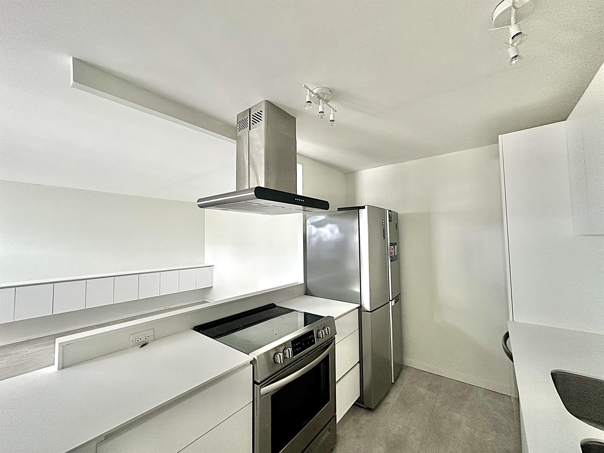 2082 Exeter E E