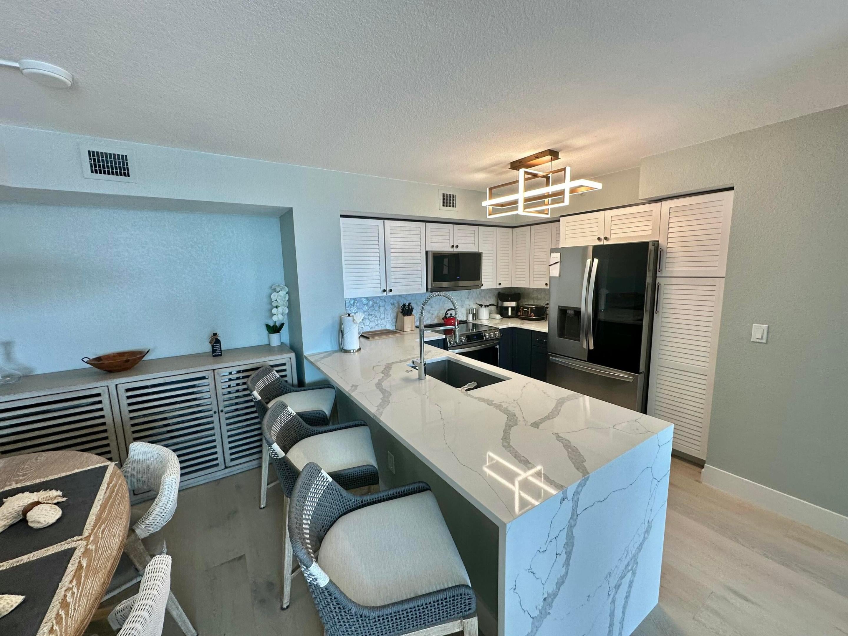 167 YACHT CLUB Way 204