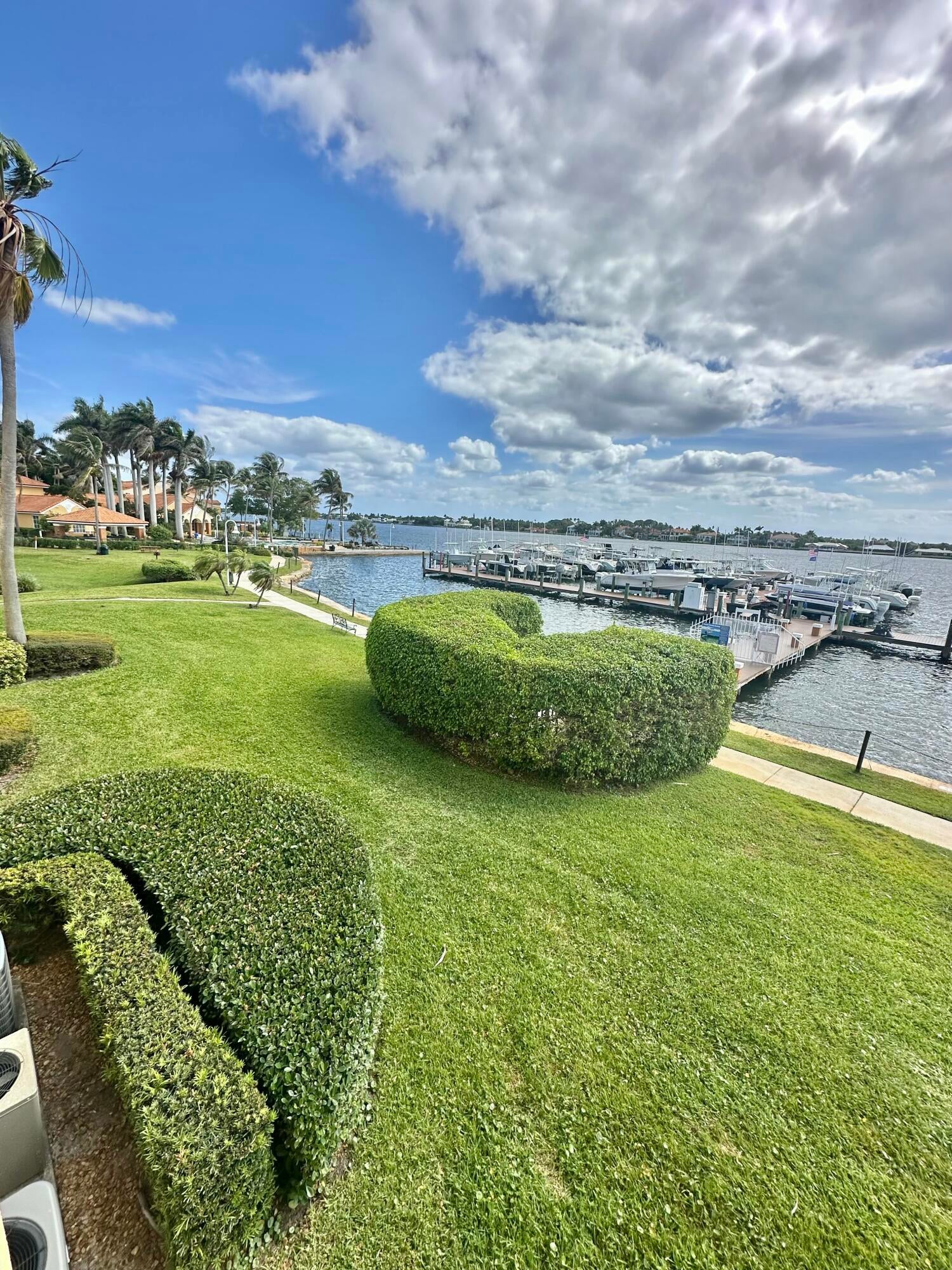167 YACHT CLUB Way 204