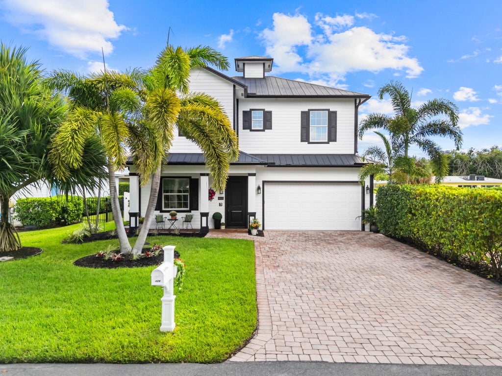 Photo of 405 SE COCONUT Avenue, Stuart, FL 34996 (MLS # B26081805)