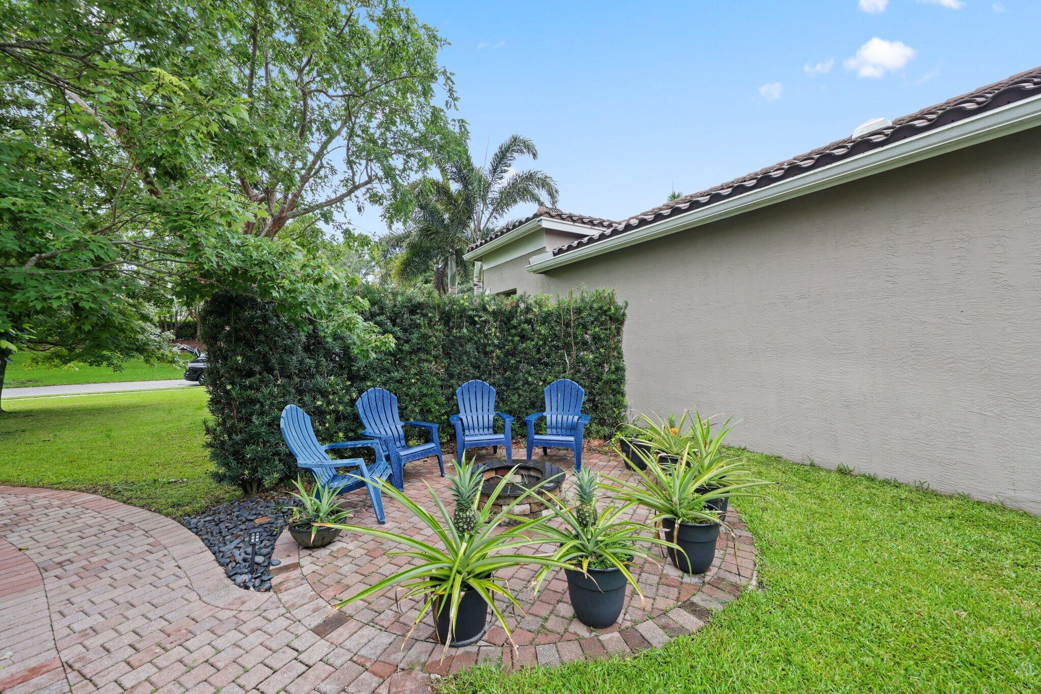 8396 Calabria Lakes Drive