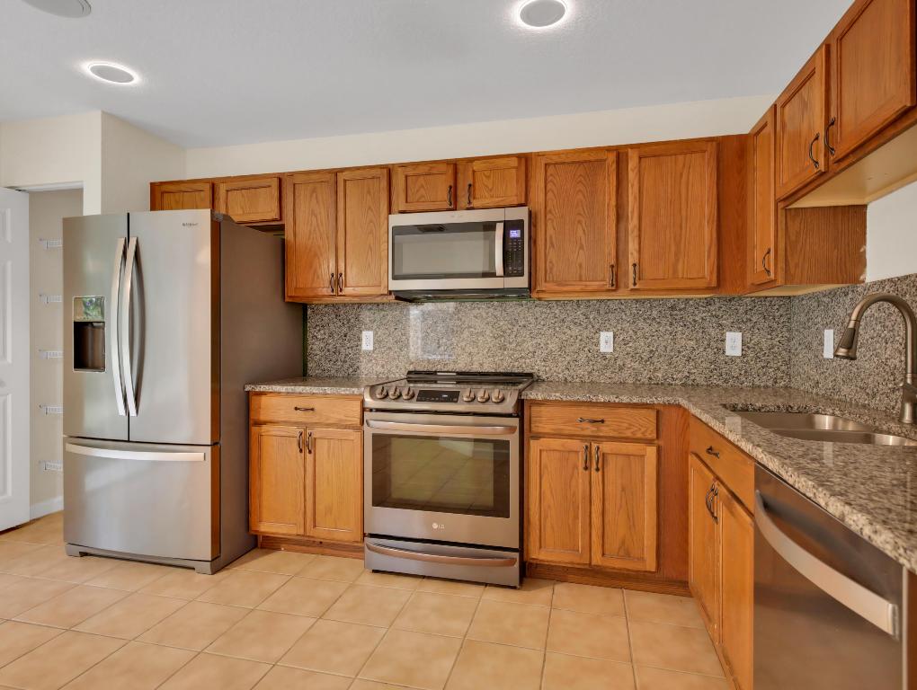 RENAISSANCE SEC 4 2 - Residential Lease