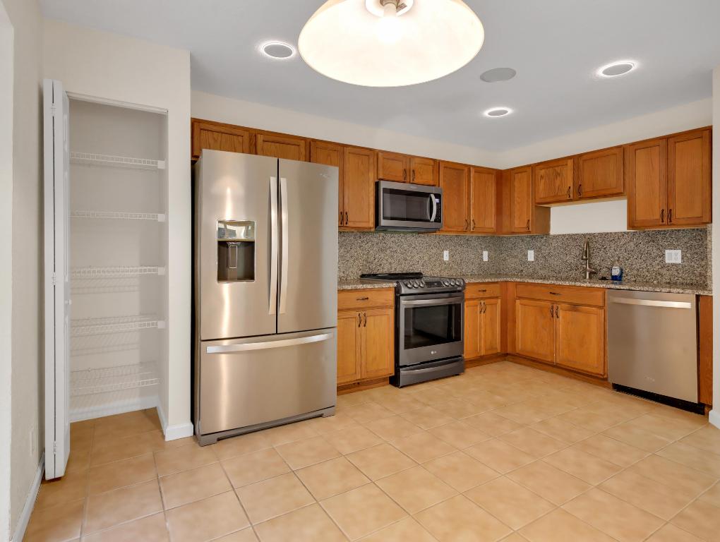 RENAISSANCE SEC 4 2 - Residential Lease