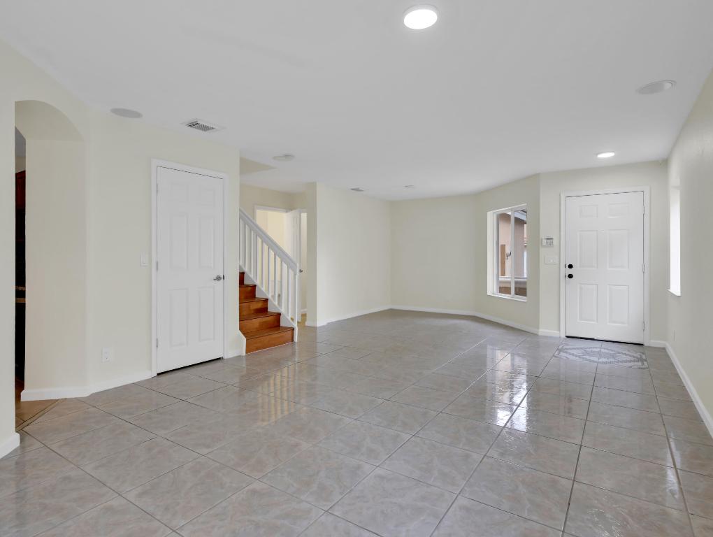 RENAISSANCE SEC 4 2 - Residential Lease