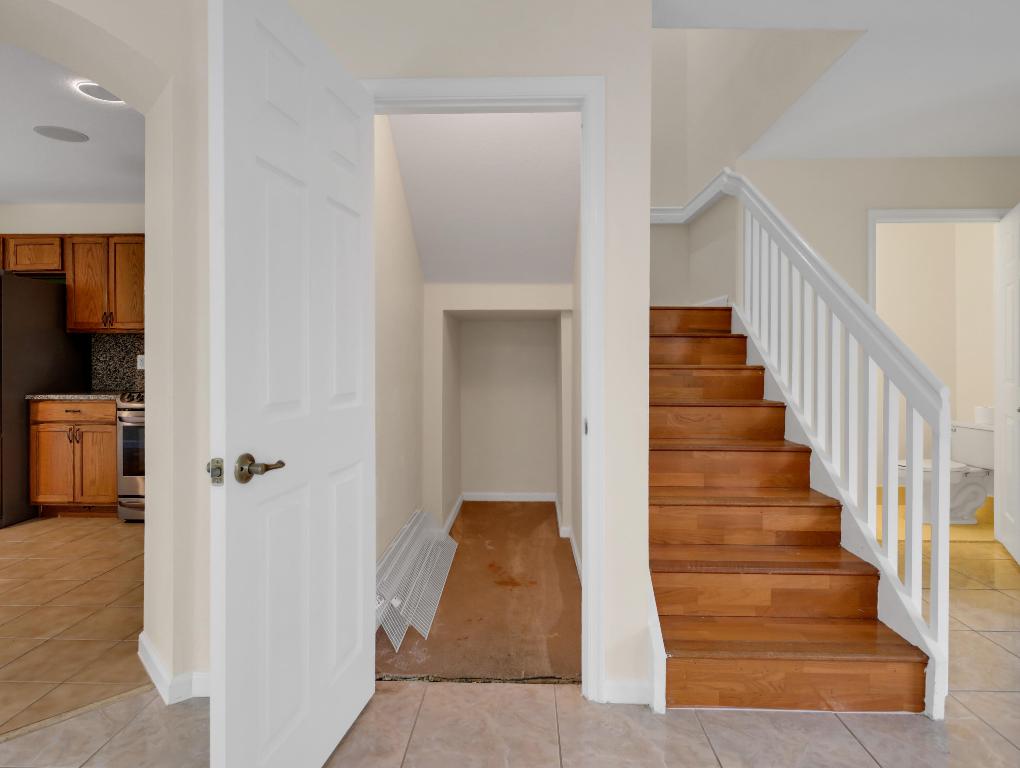 RENAISSANCE SEC 4 2 - Residential Lease