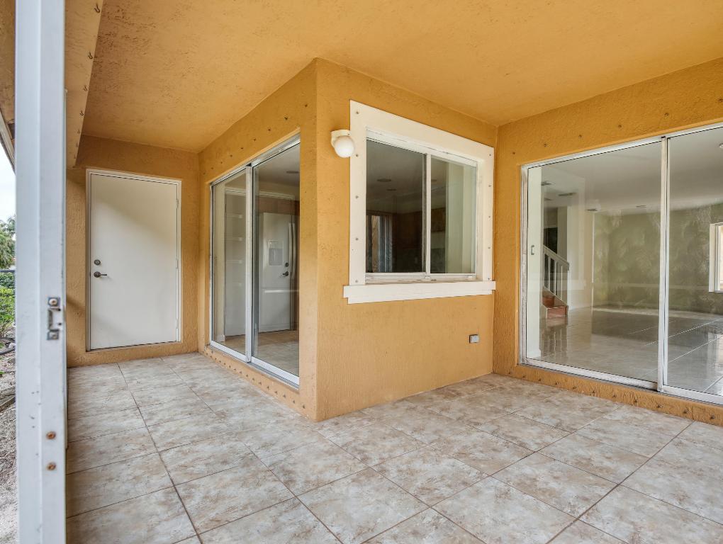 RENAISSANCE SEC 4 2 - Residential Lease