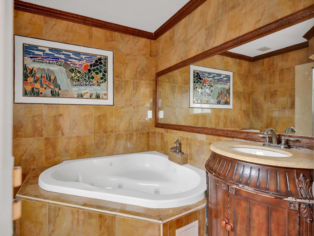 RENAISSANCE SEC 4 2 - Residential Lease