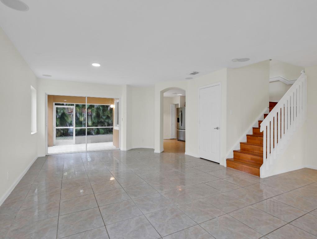 RENAISSANCE SEC 4 2 - Residential Lease