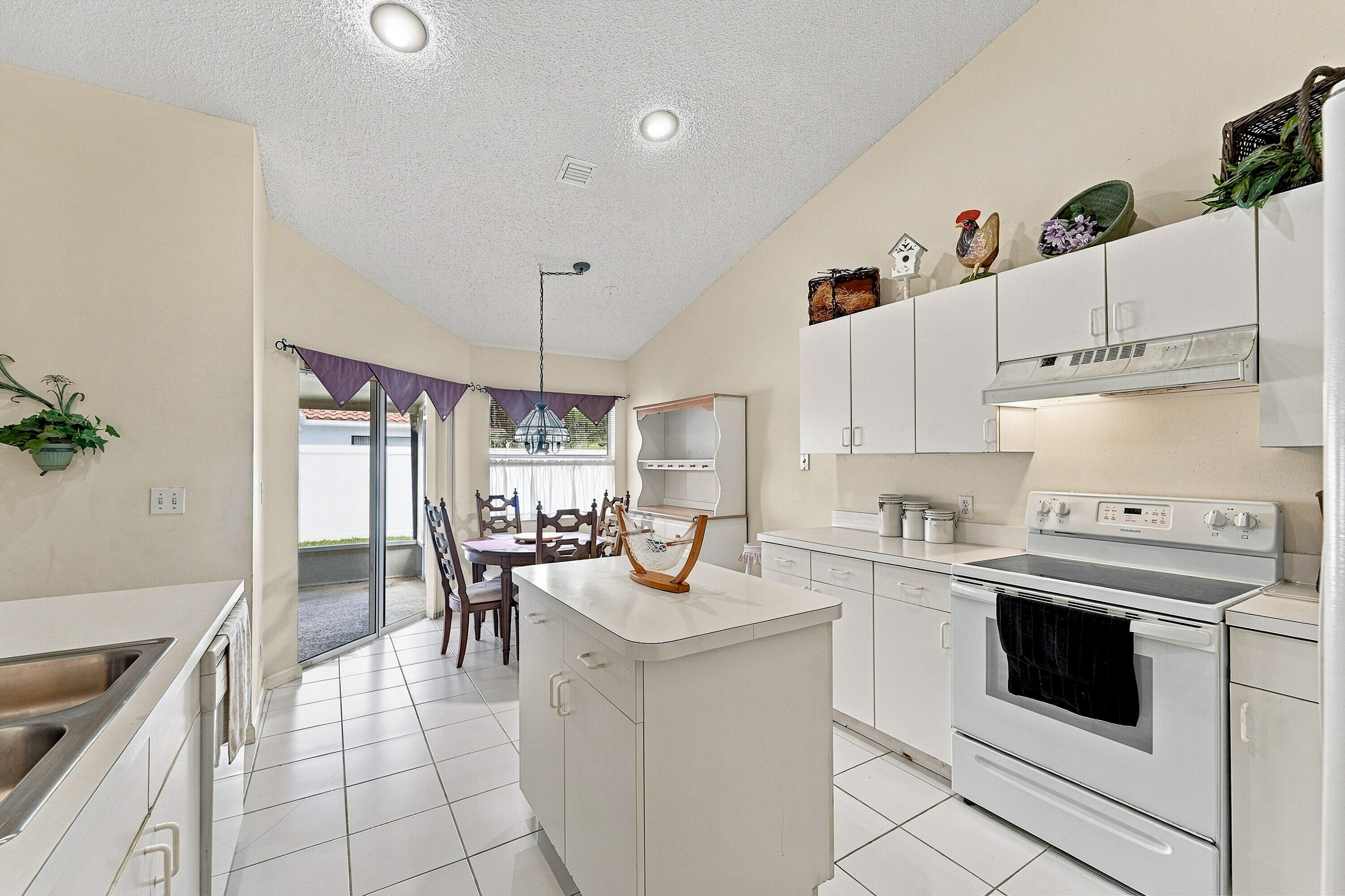 3705 BEACHWOOD Drive