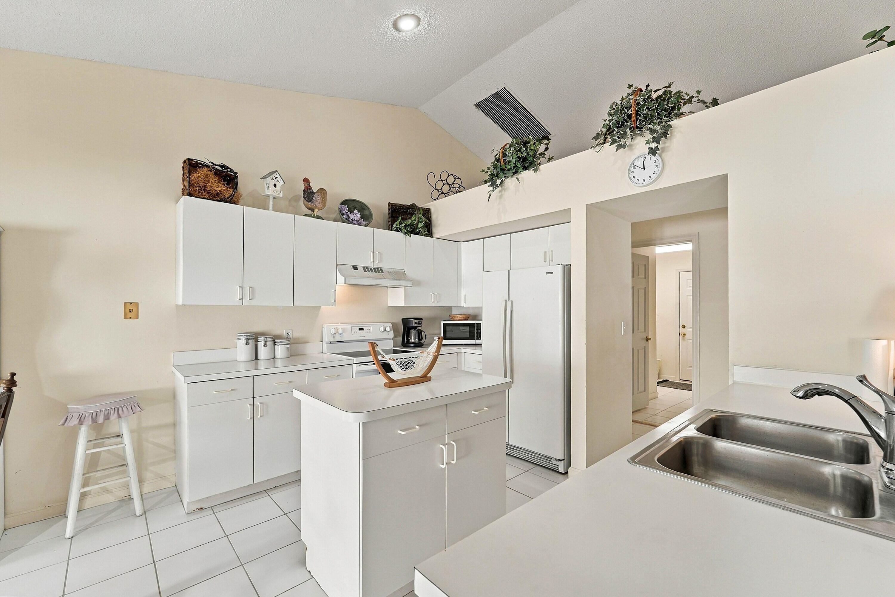 3705 BEACHWOOD Drive