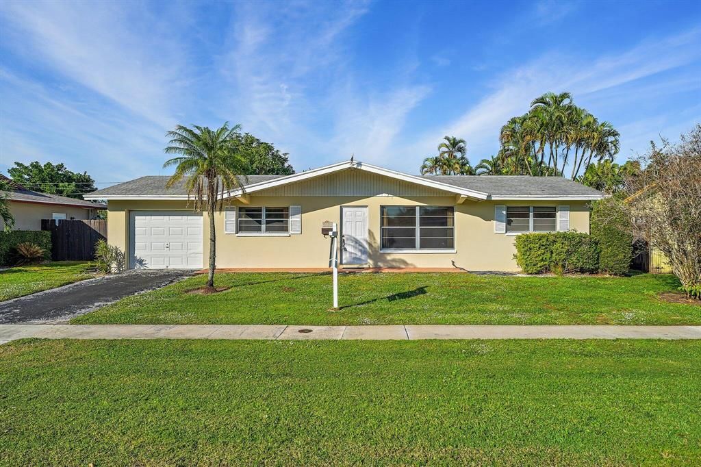 Photo of 3321 Bermuda Road, Palm Beach Gardens, FL 33410 (MLS # R10764054)