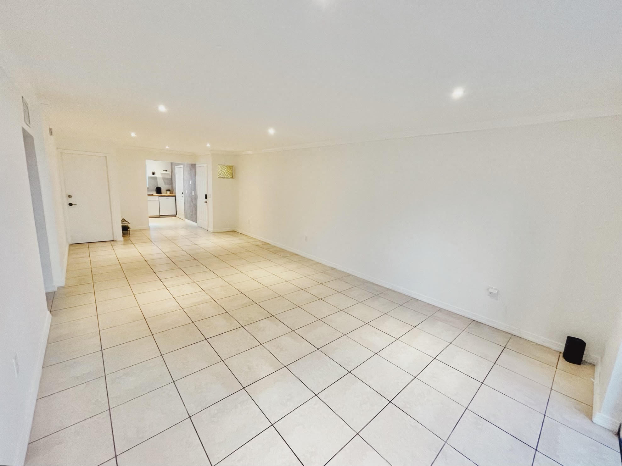 1410 S Federal Highway 205