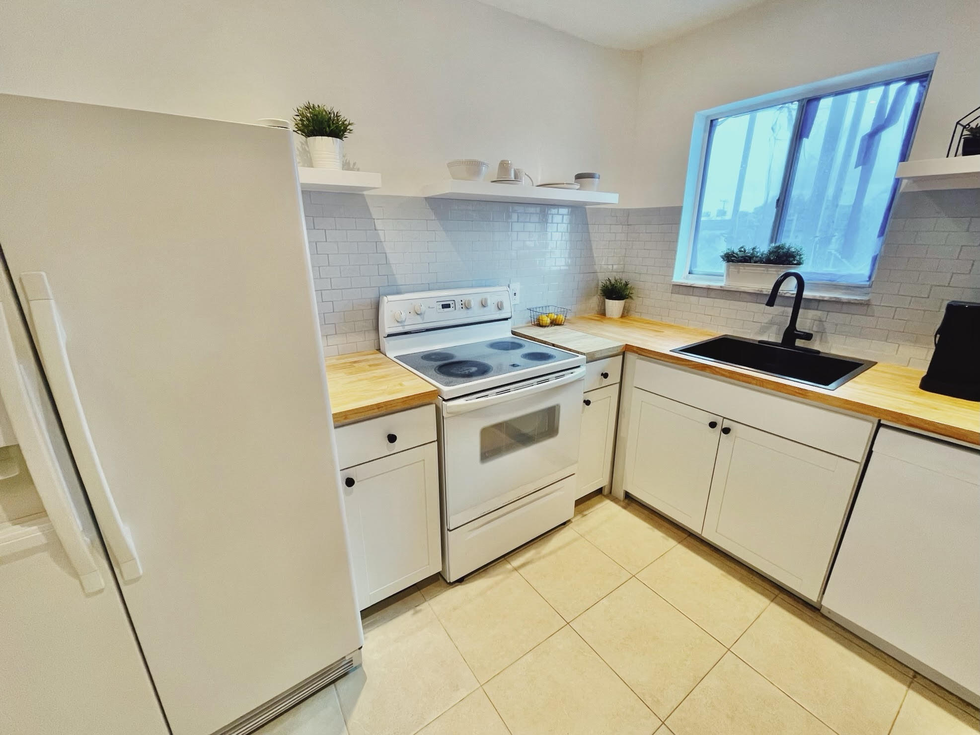 1410 S Federal Highway 205