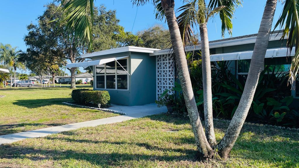 Photo of 910 South Drive #B, Delray Beach, FL 33445 (MLS # R11151034)