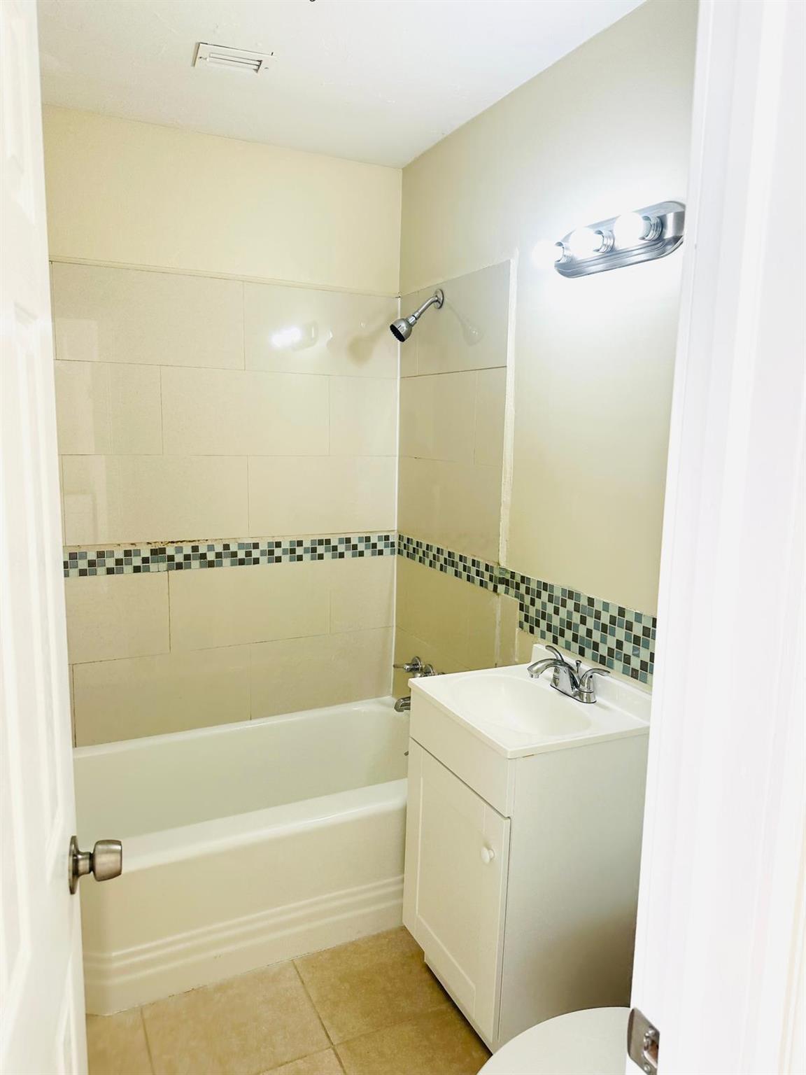 ELMER ROBB'S SUBDIVISION - Residential Lease