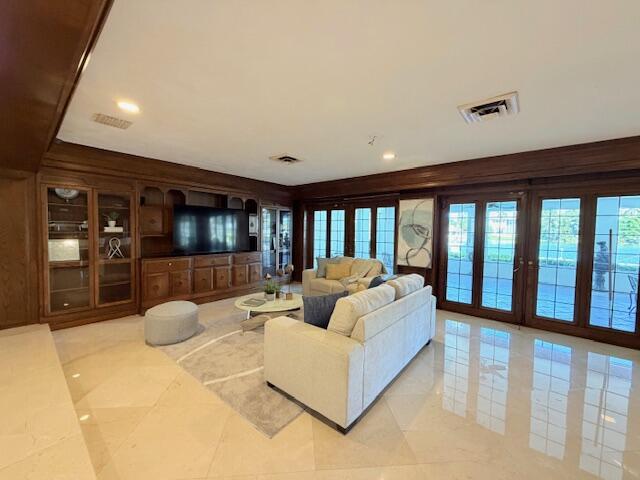 SEA RANCH LAKES - Residential
