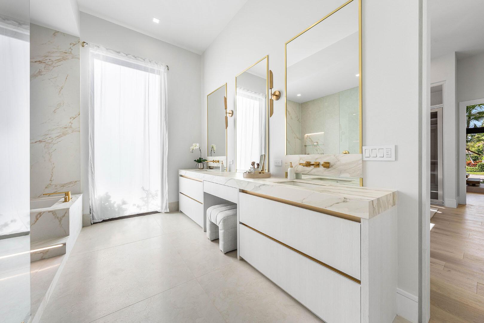 ROYAL PALM YACHT & COUNTR - Residential