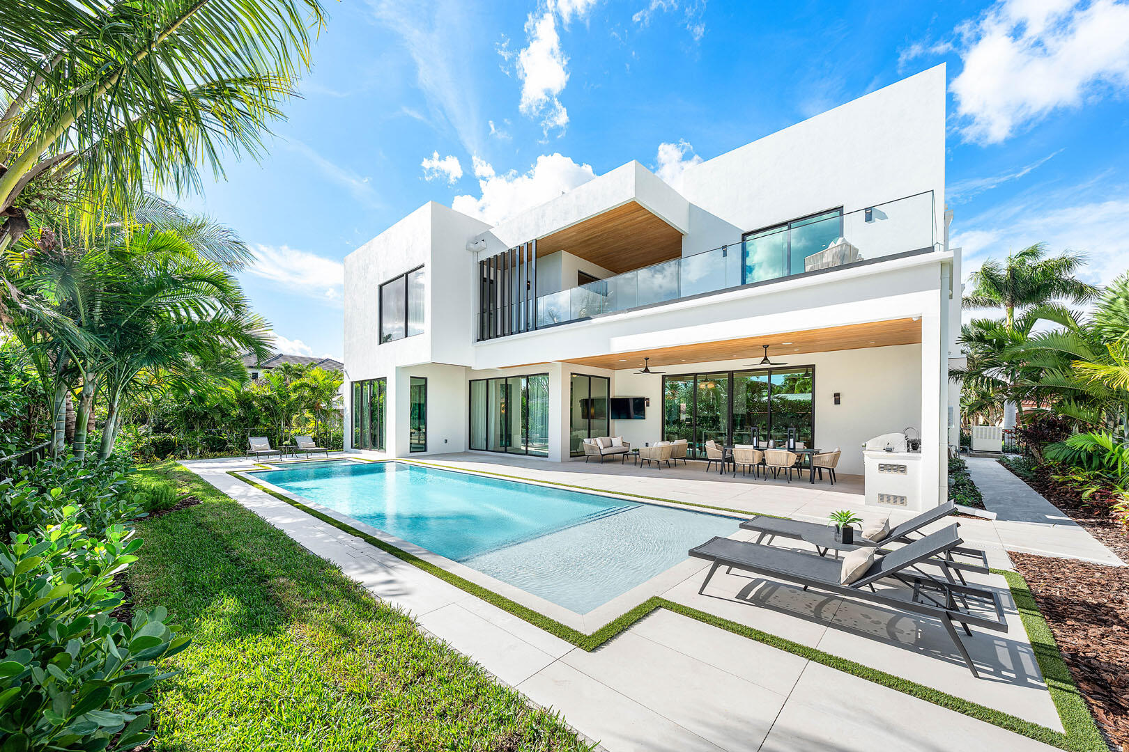 ROYAL PALM YACHT & COUNTRY CLUB - Residential