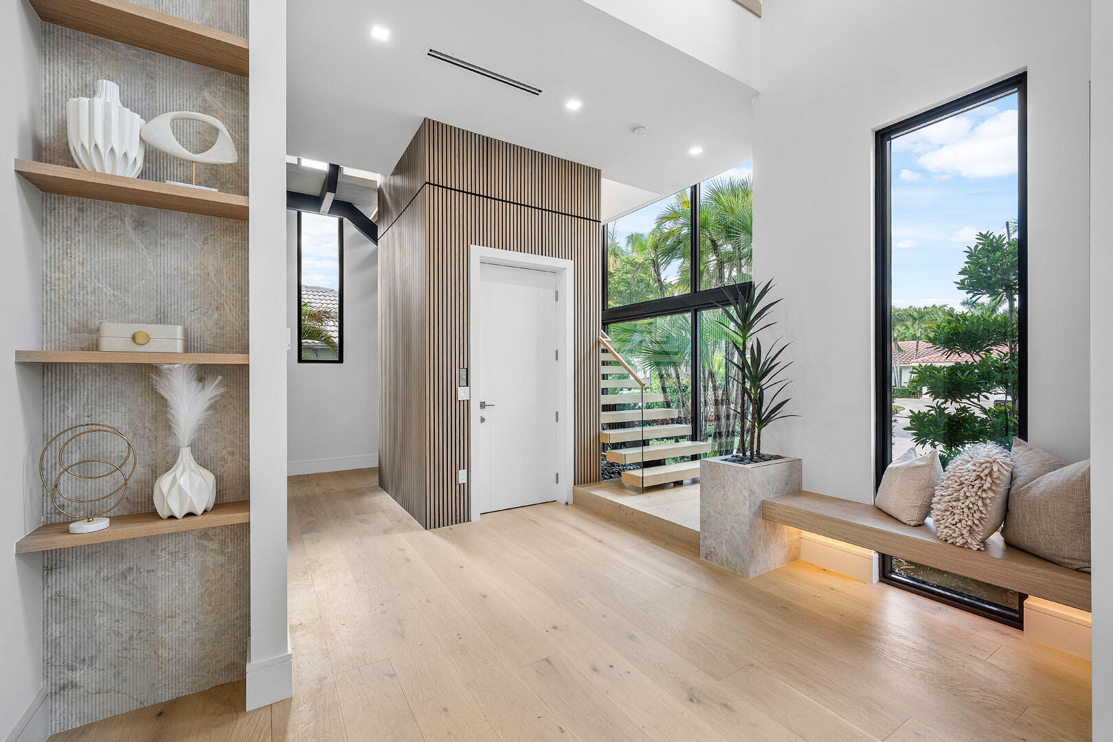 ROYAL PALM YACHT & COUNTRY CLUB - Residential